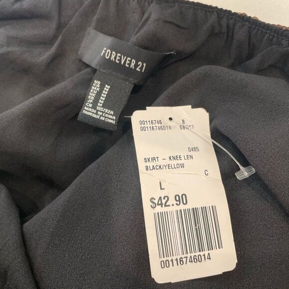 Forever 21 Black and Gold Sequin Pencil Skirt - Picture 4 of 5